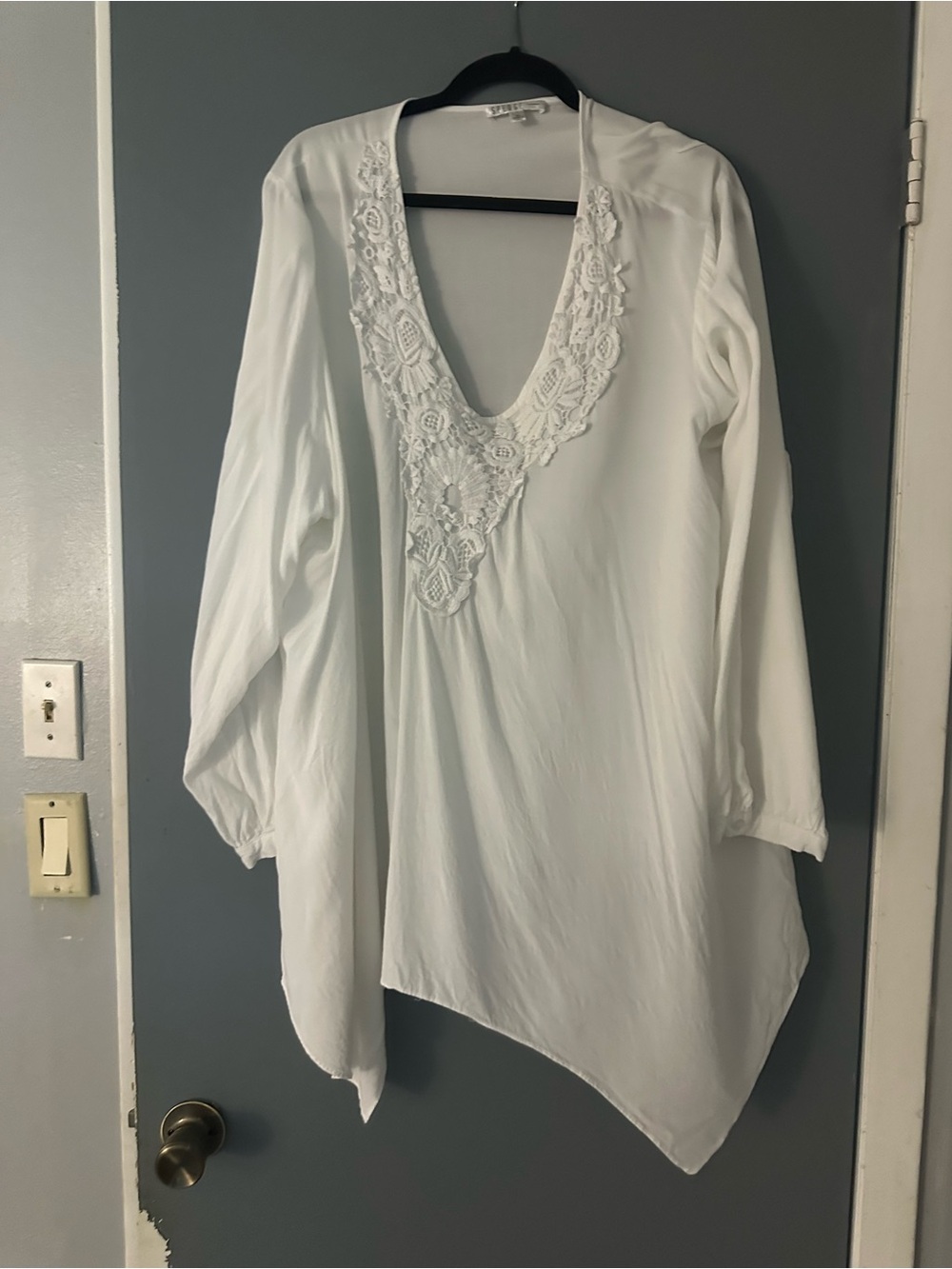 Women's White V-Neck Embroidered Tunic Top